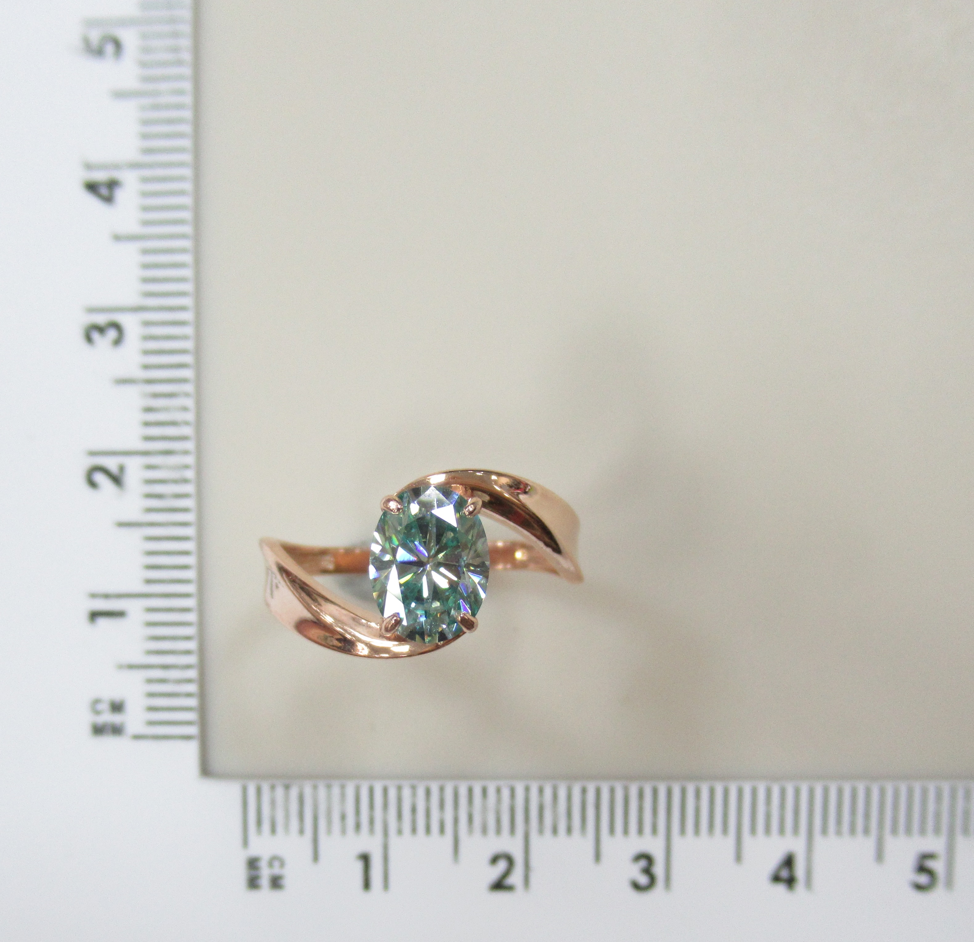 Серебряное кольцо с муассанитом Параиба